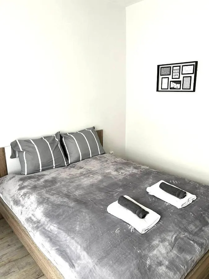 Apartment Solidarnosci, Metro, Wi-Fi, Tv, Youtube - By Hik Apartments Warsaw Poland